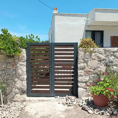 Διαμέρισμα Mimas Garden *