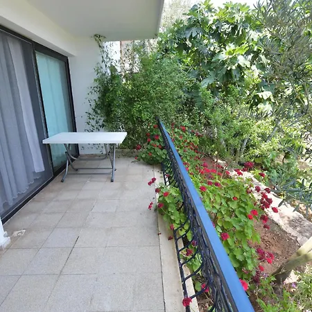 Mimas Garden Apartment