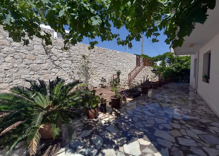 Mimas Garden قرابورون