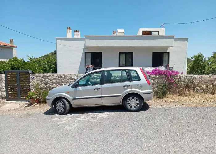 Mimas Garden Apartment