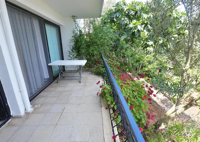 Mimas Garden شقة